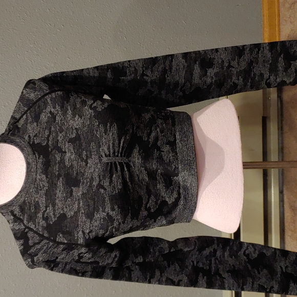 Gymshark Long Sleeved Crop Top Size S - Picture 1 of 4
